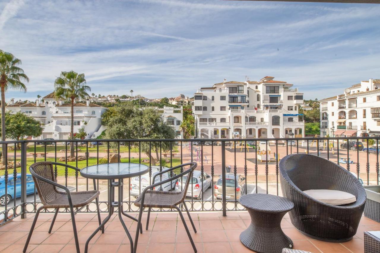 2261-Superb Apt On The Beach, On Duquesa Harbour Манільва Екстер'єр фото